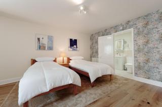 Clifton Downs Views • Refined 2-bed Flat - 9
