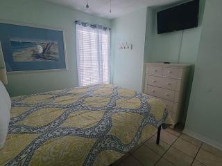 Beautiful Views And Just Steps To The Beach - #38 Sleeps 7 - 8
