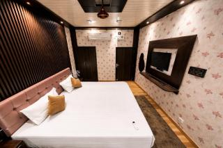 Peaceful 2BR Retreat Near Kashi Vishwanath & Assi Ghat - 4