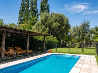 Cabañas familiares - Pileta, juegos y parque - 0