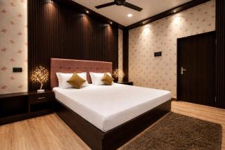 Peaceful 2BR Retreat Near Kashi Vishwanath & Assi Ghat - 9