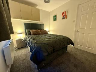 Warm and Welcoming Private Flat - Home Away From Home - 7