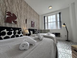 Stylish Aparthotel with Parking, Office&Pool Table - 1