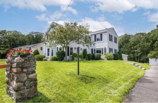 Cozy Scarborough Home, 5 mins to beaches, 12 mins to Portland - 0