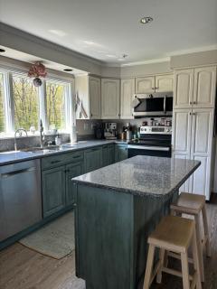 Cozy Scarborough Home, 5 mins to beaches, 12 mins to Portland - 3