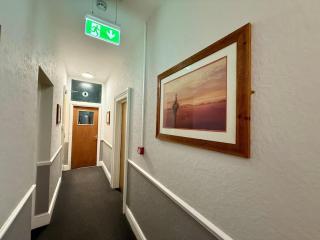 Close to Town Centre Studio Flat with Free Parking - 1