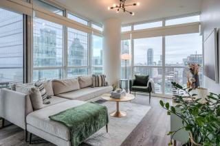 Skyline Condo with Balcony CN Tower Views & Wi-Fi - 5