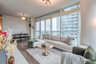 Skyline Condo with Balcony CN Tower Views & Wi-Fi - 2