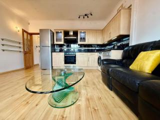 Spacious 1 Bed Flat - Free Parking - Quiet Area - 4