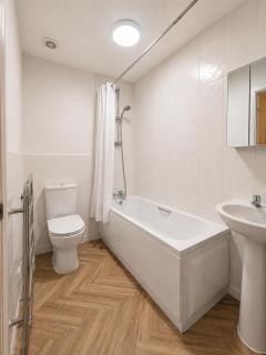 2 Bedroom Webster Park Apartment with Free Parking - 1