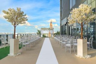 29th Floor Luxury 1BR with Balcony & Pool - 5