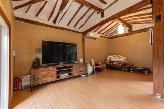 Yangpyeong Baknyeon gotack Yusunjae Hanok pension - 2