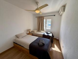 Comfortable Townhouse in Villamartín with Spacious Rooftop Terrace - Orihuela Costa - 1