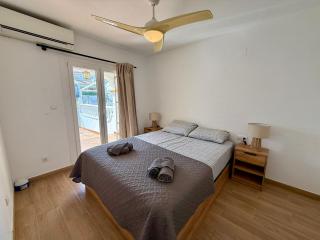 Comfortable Townhouse in Villamartín with Spacious Rooftop Terrace - 2