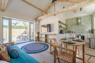 Willow - cosy cabin with hot tub - 9