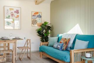 Willow - cosy cabin with hot tub - 7