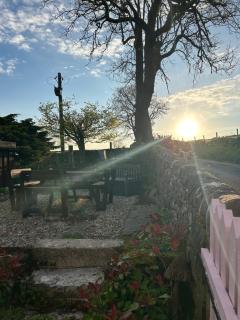 Thors Cave Cabin, Peak District - 5