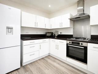 Boutique Townhouse - Sleeps up to 8 - Perfect for Families & Groups! - 4