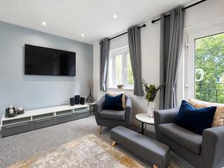 Boutique Townhouse - Sleeps up to 8 - Perfect for Families & Groups! - 3