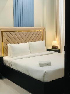 Serenity Suites SkyPark One Luxury 2BR Apartment Gulberg Greens Islamabad - 4