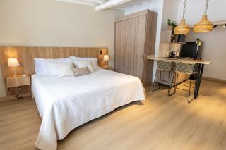 Live in a modern loft in central Belén, AC - 9