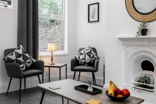4bed Home - Free Parking, Wifi - Long Stays Welcome By Hinkley Homes Short Lets & Serviced Accommodation - Litherland - 8
