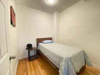 Group-Friendly 4BR Flat Cozy Central NearAllattr - 2