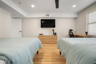 Ironbound 20m to NYC Sleeps 6 with 1 Free Parking Apt1 - 6