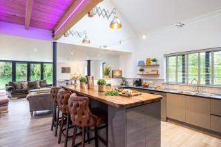 4 Bed in Steeple Bumpstead oc-hatch - 1