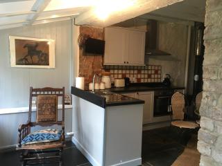 Cottage Sleeps 4 with Wifi - 7