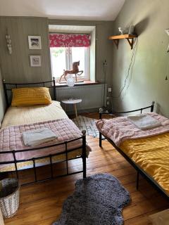 Cottage Sleeps 4 with Wifi - 2