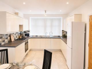 Spacious Apartment, steps away from Heaton Park - 1