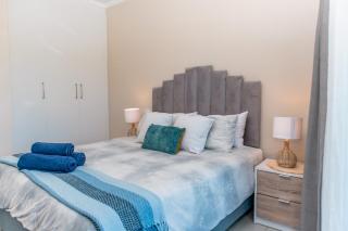 Luxury Ultra Modern Apartment - Queen Bed, Inverter, Pool, Gym & Spacious Balcony - 9