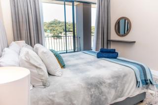 Luxury Ultra Modern Apartment - Queen Bed, Inverter, Pool, Gym & Spacious Balcony - 8