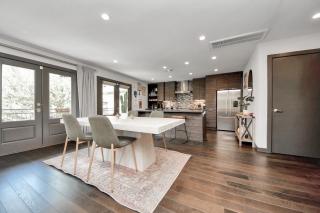 Modern 2BR Condo, Montrose, Pool & Parking - 8