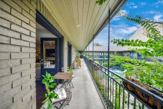Modern 2BR Condo, Montrose, Pool & Parking - 7