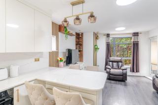2 Bedroom Contractor and Family Apartment Hounslow - 5
