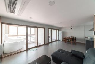 Pohang Beach63 Spa Pension - 2