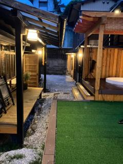 安里乃仲Traditional samurai residence with a family bath for rent Hideaway Villa with open-air bath, wood deck terrace, AI massage chair - 3