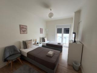 Modern Twin Room with a balcony - 7