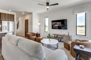5 Mi to Walmart AMP: Modern Townhome w/ Yard! - 9