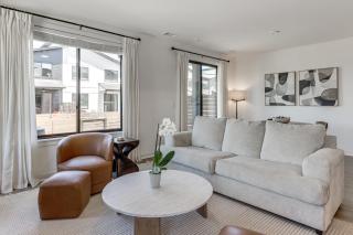 5 Mi to Walmart AMP: Modern Townhome w/ Yard! - 8