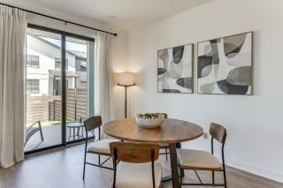 5 Mi to Walmart AMP: Modern Townhome w/ Yard! - 3