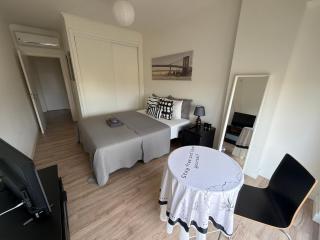 Modern Big Room with Balcony in New Apartment - 8