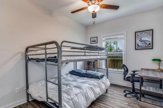 Near Downtown Dining & Base - Beach Flow Bungalow - 7