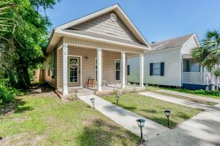 Near Downtown Dining & Base - Beach Flow Bungalow - 5