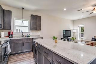 Near Downtown Dining & Base - Beach Flow Bungalow - 4