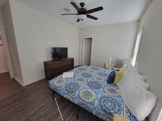Near Downtown Dining & Base - Beach Flow Bungalow - 3