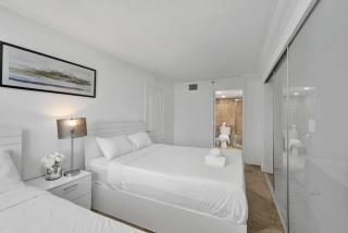 Modern Miami Beach condo - Beach Service and Pool-405 - 2