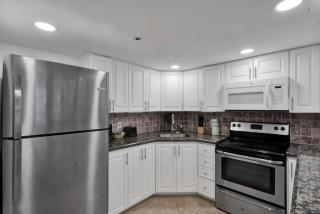 Modern Miami Beach condo - Beach Service and Pool-405 - 1